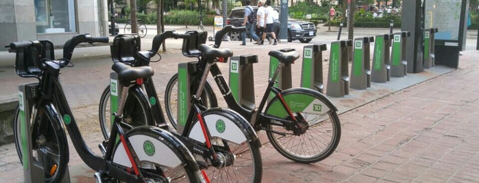 Bike Share Stand King St E / Jarvis St is one of A faire.