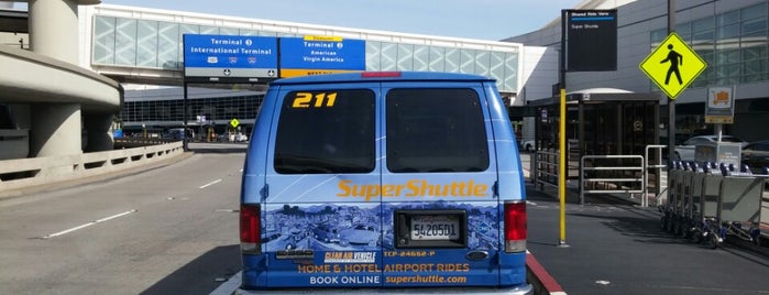Super Shuttle is one of Lugares favoritos de Andrew.