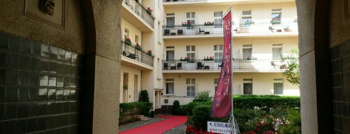 Hotel Zarenhof Prenzlauer Berg is one of Tempat yang Disukai Micha.