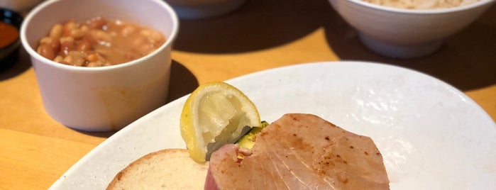 California Fish Grill is one of Tさんの保存済みスポット.
