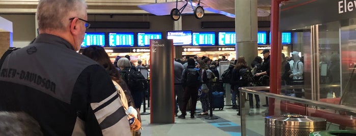 TSA Pre-Check Line is one of Lugares favoritos de Jim.