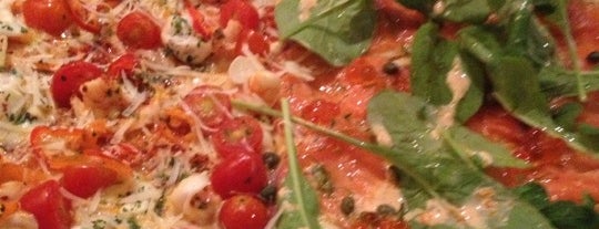 Pizza Pazza is one of Huangさんのお気に入りスポット.