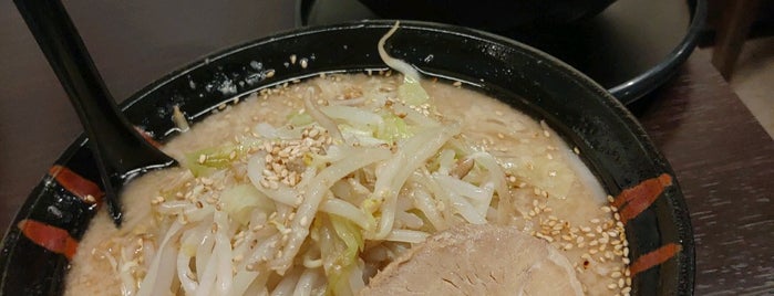 麺屋 頑張増SU is one of Lugares favoritos de ひざ.