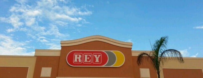 Supermercado  Rey  Costa Verde is one of Mariella : понравившиеся места.