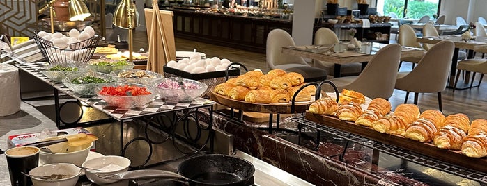 Vittori Palace Hotel is one of Coffee places.