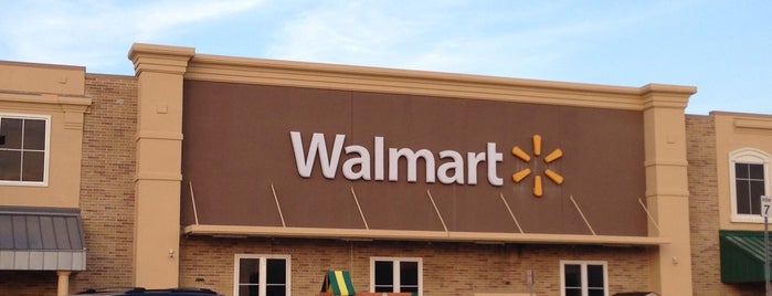 Walmart Supercenter is one of Tempat yang Disukai Kelli.