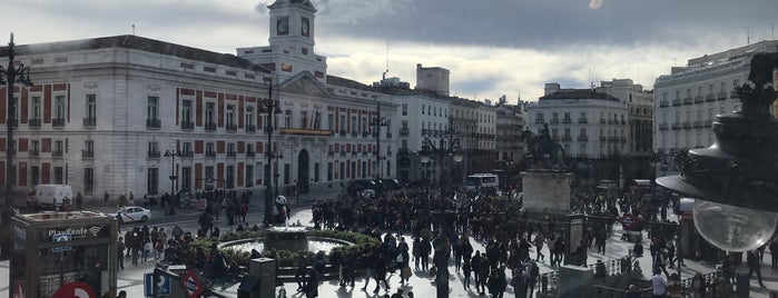 Puerta del Sol is one of Lieux qui ont plu à Luisa.