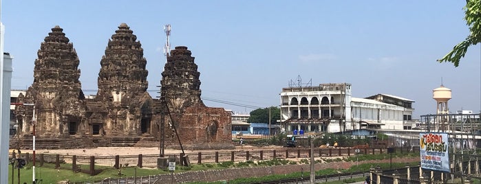 Lopburi Walking Street is one of Lopburi.