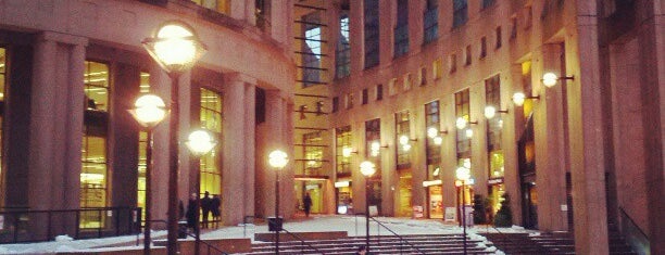 Vancouver Public Library is one of Tempat yang Disukai Marie.