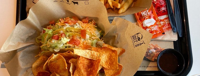 Taco Bell is one of Lucaさんのお気に入りスポット.