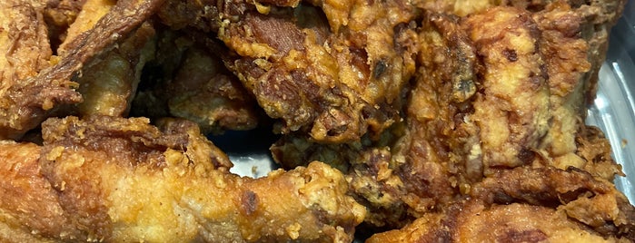 Marylands Fried Chicken is one of Fooooood! Love to eat!.
