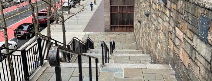 Tudor City Steps is one of Places I need to visit.