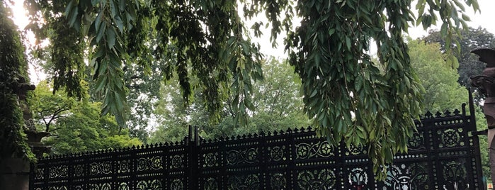 Green-Wood: Fort Hamilton Gates is one of Landmarks of Green-Wood Cemetery.