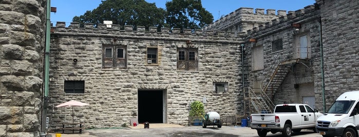 Castle Gould is one of Anthony 님이 좋아한 장소.