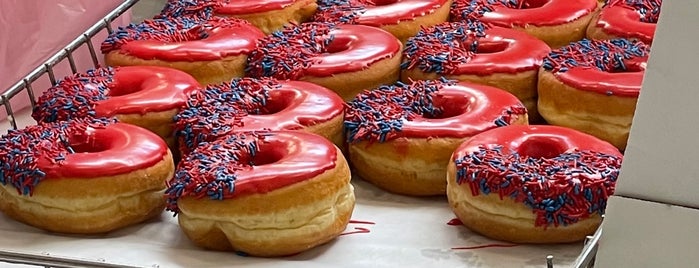 Peter Pan Donut & Pastry Shop is one of NYC - To Try.