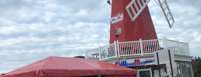 The Windmill Hot Dogs of North Long Branch is one of Julie's Places.