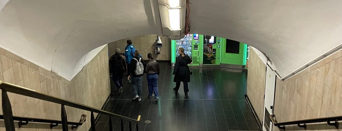 Métro Franklin D. Roosevelt [1,9] is one of Stations de metro a Paris.