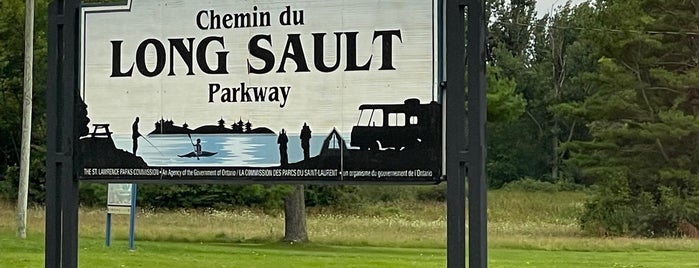 Chemin du Long Sault is one of Accommodations.