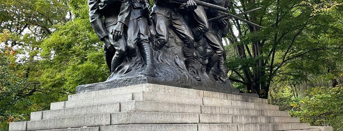 Seventh Regiment NY One Hundred and Seventh US Infantry Memorial is one of Aluxe NYC.