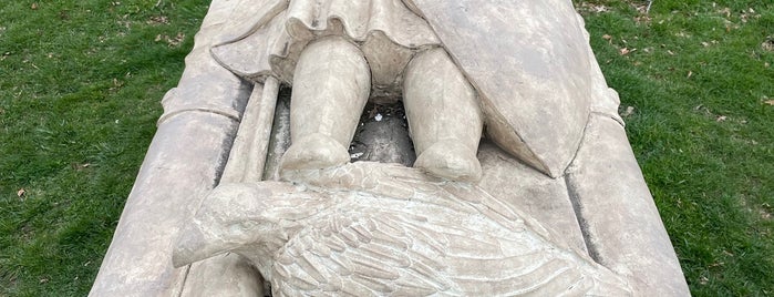 Tomb Effigy Of Margaret Corbin is one of Landmarks of Green-Wood Cemetery.