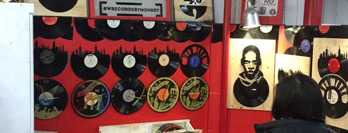 Brooklyn Flea is one of Thrift Score NYC.