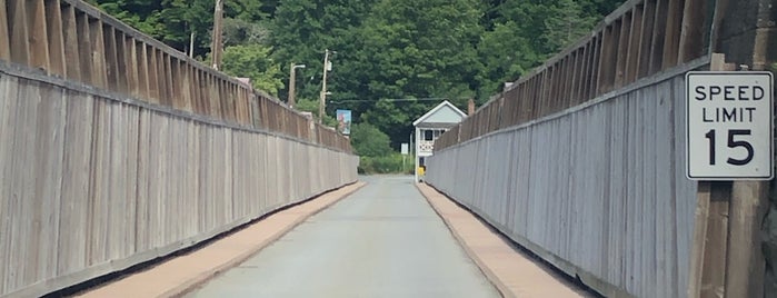 Roebling Bridge / Roebling's Delaware Aqueduct is one of Orte, die Michelle gefallen.