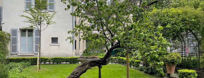 Jardins de Renoir is one of Paris Paseo Por Monmartre.