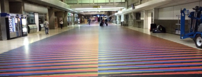 Simón Bolívar International Airport (CCS) is one of Aeropuertos de Venezuela.