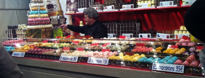 Marché de Noël des Champs-Élysées is one of Incontournable de Paris.