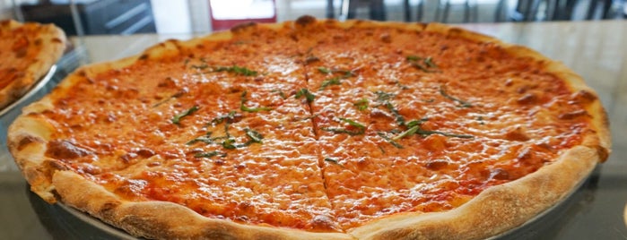 Prime Pizza is one of Lugares favoritos de Hey.