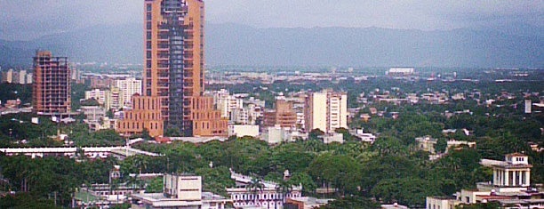Torre Cosmopolitan is one of สถานที่ที่ José ถูกใจ.