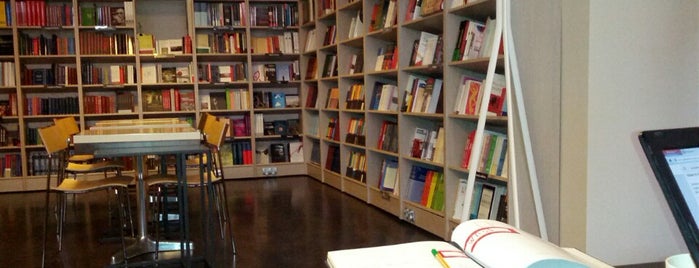 De Revolutionibus. Books & Cafe is one of Poljska u mom srcu.
