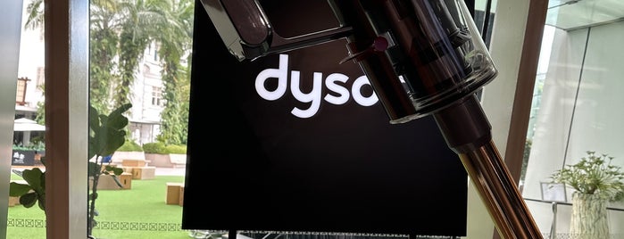 Dyson Service Centre & Demo Store - Capitol is one of Locais curtidos por Riann.