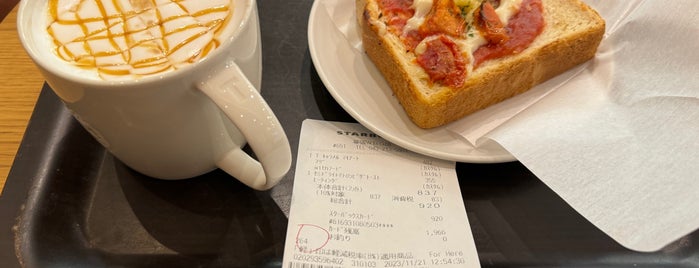Starbucks is one of コンセントが使える店.