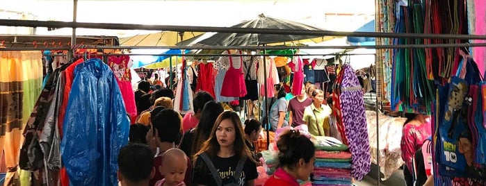 ตลาดนัดวันอาทิตย์ มโนราห์ is one of Lopburi.