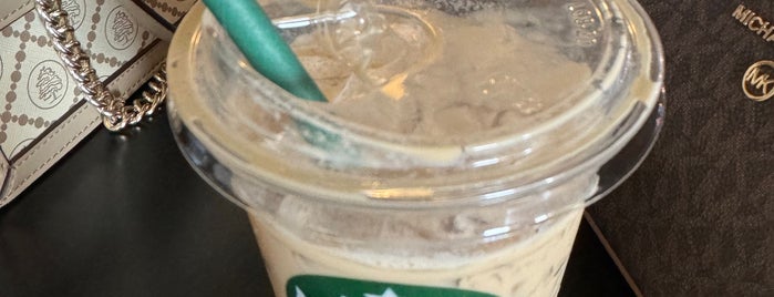 Starbucks is one of Locais curtidos por Anfal.R.