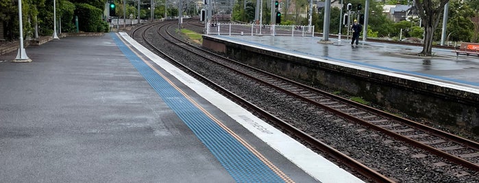 Platform 3 is one of Sydney Trains (K to T).