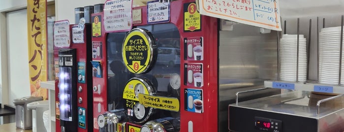デイリーヤマザキ 新潟本町通店 is one of 新潟県のデイリーヤマザキでシースルーのコーヒーマシン.