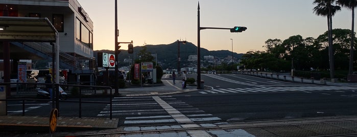 Ourakaigan-dori Station is one of 長崎市 路面電車 5系統 (石橋 ～ 蛍茶屋) Nagasaki Tramway No.5.