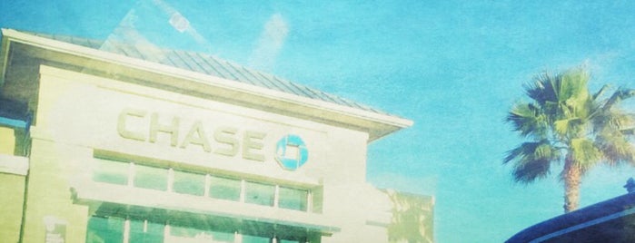 Chase Bank is one of สถานที่ที่ Lizzie ถูกใจ.