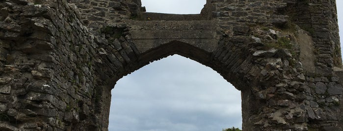 Pennard Castle Ruins is one of Swansea, Wales 🏴󠁧󠁢󠁷󠁬󠁳󠁿.
