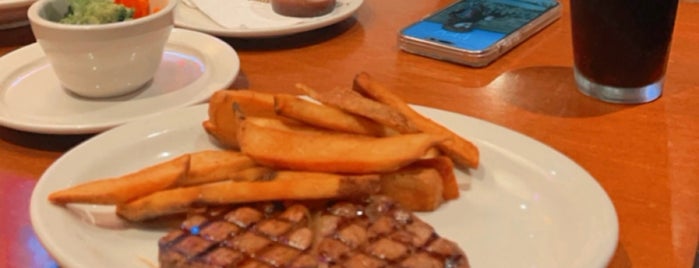 Texas Roadhouse is one of Fawazさんのお気に入りスポット.