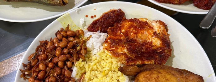 Mansor D'Cafe (Nasi Padang) is one of Micheenli Guide: Nasi Padang trail in Singapore.