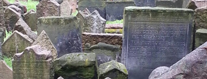 Starý židovský hřbitov | Old Jewish Cemetery is one of Stuff I want to see and do in Prague.