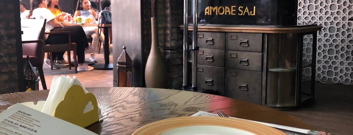 Amore Boulevard Cafe is one of Feras'ın Beğendiği Mekanlar.