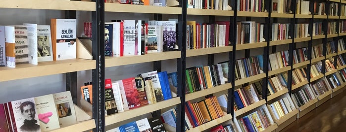 Pandora Kitabevi is one of Bookstores in Nişantaşı.