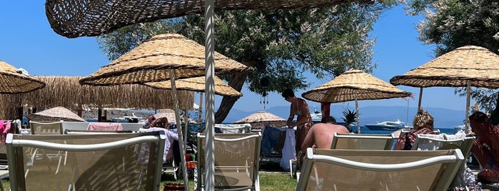 Daphnis Beach is one of Oteller.