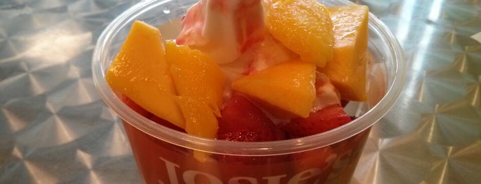 Josie's Frozen Yogurt is one of สถานที่ที่บันทึกไว้ของ Mikey.