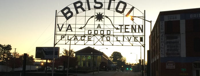 Bristol VA Train Station is one of สถานที่ที่ Lizzie ถูกใจ.