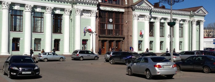 Vyborg Railway Station is one of Регулярное.